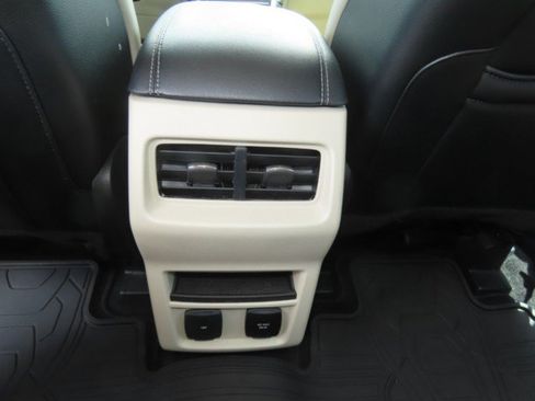 Used 2020 Ford Edge Titanium FWD image 20