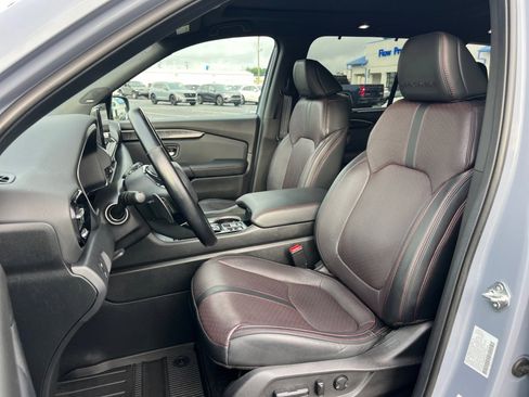 Used 2025 Honda Pilot Black Edition image 30