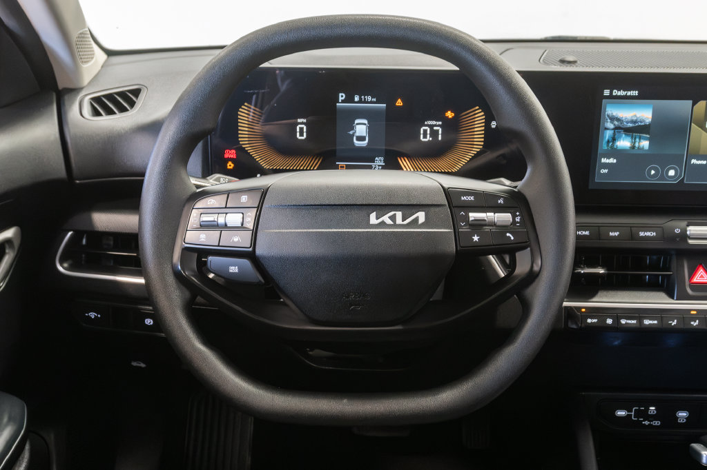 Used 2025 Kia K4 FWD image 12