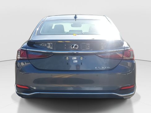 Used 2023 Lexus ES 300h w/ Premium Package image 6