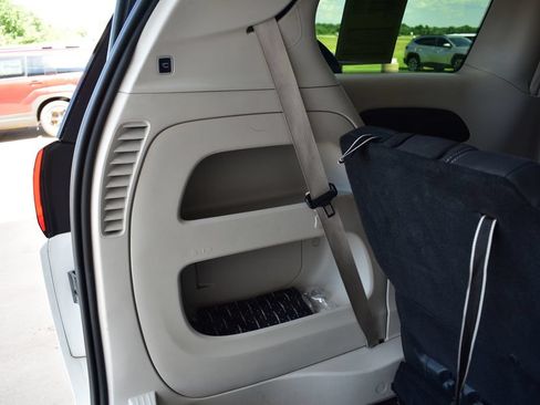 Used 2023 Chrysler Voyager LX FWD image 25