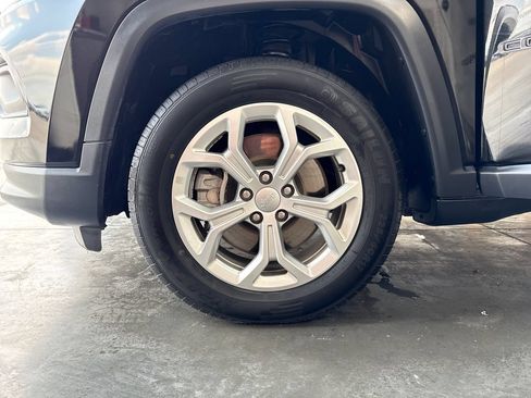 Used 2024 Jeep Compass Latitude AWD/4WD image 30