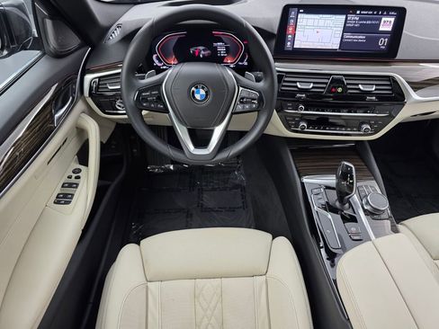 Used 2023 BMW 530i w/ Premium Package RWD image 13