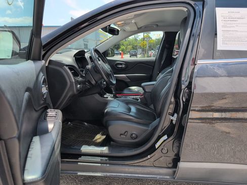 Used 2019 Jeep Cherokee Limited w/ Trailer Tow Group AWD/4WD image 10