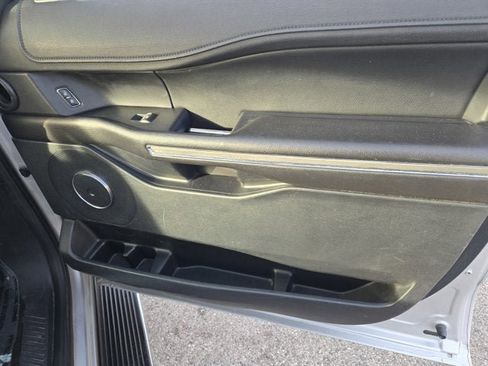 Used 2018 Ford Expedition Max XLT w/ Equipment Group 202A image 4