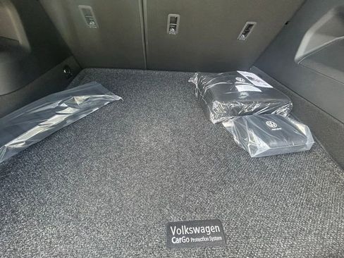 New 2026 Volkswagen Tiguan SE R-Line FWD image 44