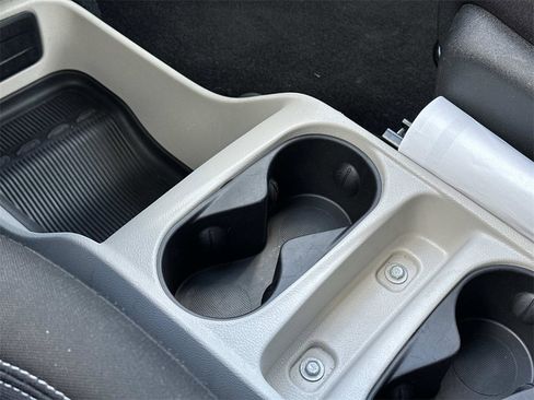 Used 2023 Chrysler Voyager LX image 24