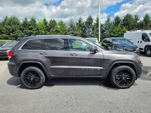 Used 2021 Jeep Grand Cherokee Laredo X AWD/4WD image 16
