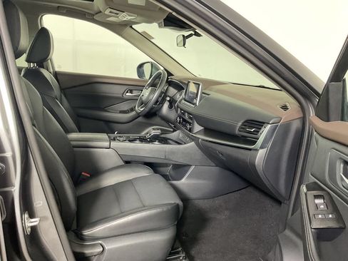 Used 2023 Nissan Rogue SV w/ SV Premium B Package AWD/4WD image 25