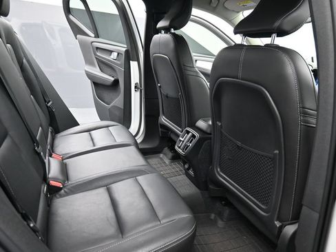 Used 2021 Volvo XC40 T5 Momentum w/ Protection Package Premier AWD/4WD image 17
