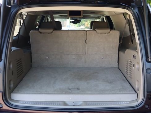 Used 2020 Chevrolet Suburban Premier AWD/4WD image 14