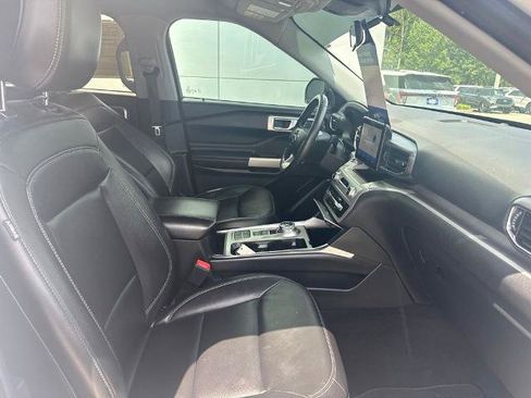 Certified 2021 Ford Explorer XLT w/ Equipment Group 202A RWD image 32