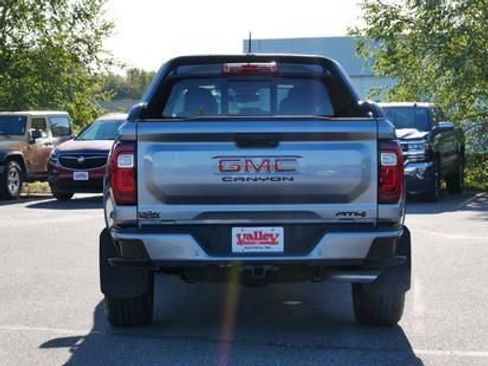 Used 2025 GMC Canyon AT4 w/ Nightfall Edition image 31