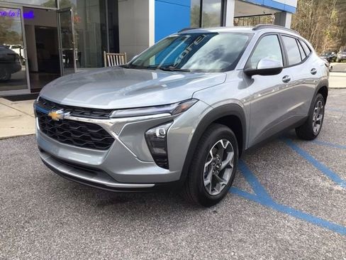 New 2026 Chevrolet Trax LT image 2