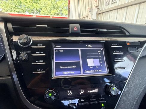 Used 2018 Toyota Camry SE FWD image 14