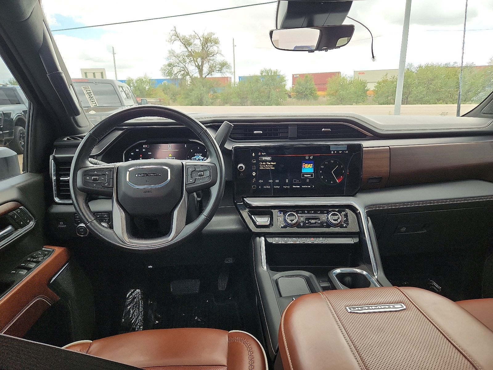 Used 2024 GMC Sierra 3500 Denali Ultimate AWD/4WD image 15