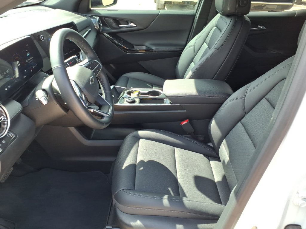 Used 2026 Chevrolet Equinox LT w/ Convenience Package II FWD image 14