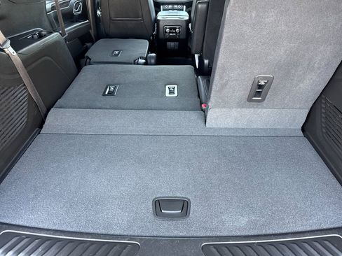 Used 2023 GMC Yukon SLT w/ SLT Premium Package RWD image 17
