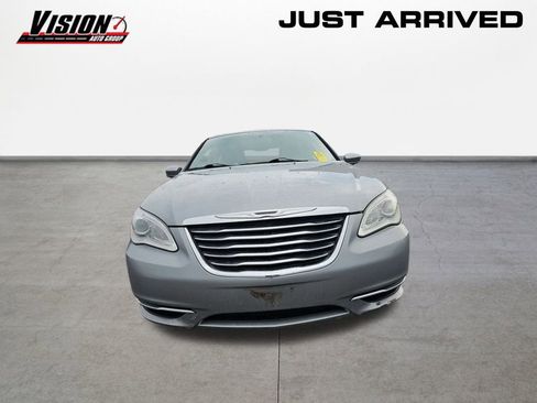 Used 2014 Chrysler 200 Touring image 2