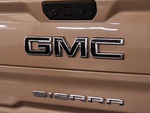 Used 2022 GMC Sierra 1500 Elevation image 13