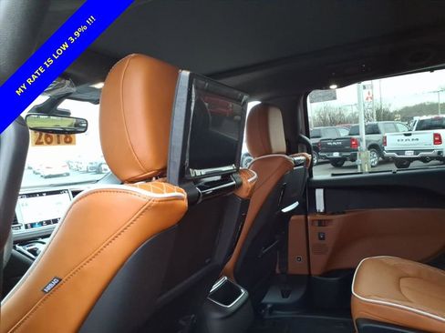New 2026 Chrysler Pacifica Pinnacle image 12