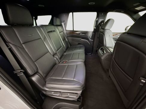 Used 2022 Cadillac Escalade Luxury AWD/4WD image 29