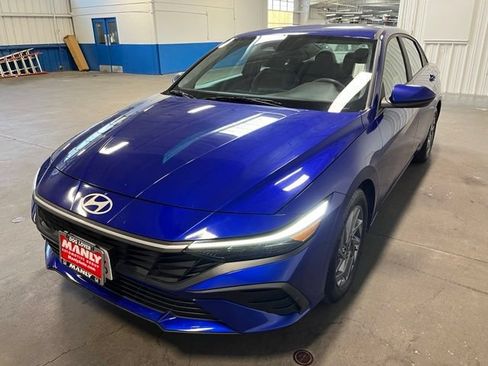 Used 2024 Hyundai Elantra SEL FWD image 7