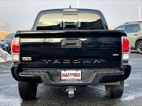 Used 2020 Toyota Tacoma TRD Off-Road w/ Technology Package image 4
