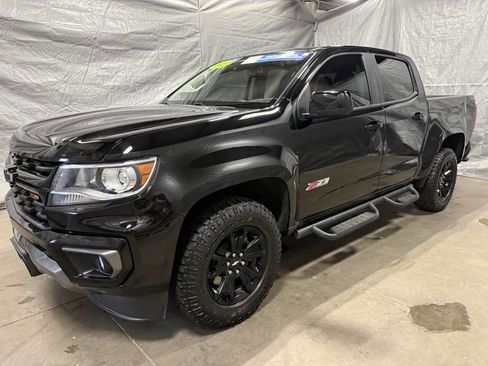 Used 2022 Chevrolet Colorado Z71 w/ Z71 Midnight Edition image 3