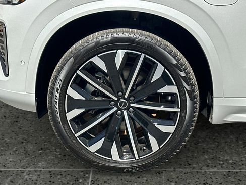New 2026 Volvo XC90 T8 Plus w/ Protection Package Premier image 11