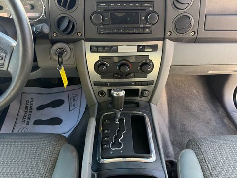 Used 2006 Jeep Commander 4WD image 30