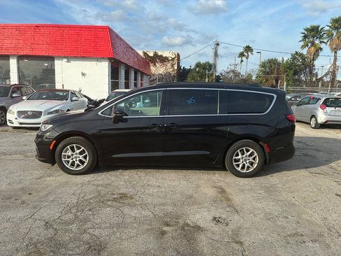 Used 2022 Chrysler Pacifica Touring-L w/ Uconnect Theater Family Group FWD image 4