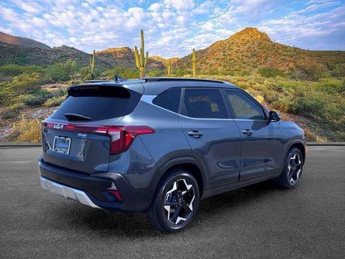 Used 2024 Kia Seltos EX FWD image 3