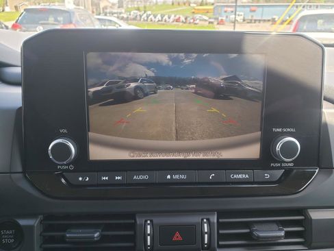 Used 2025 Nissan Pathfinder S AWD/4WD image 19