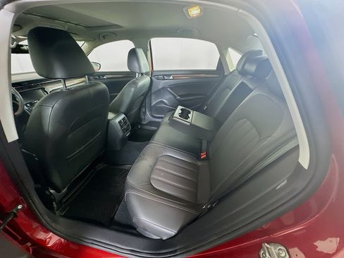 Used 2022 Volkswagen Passat 2.0T image 30