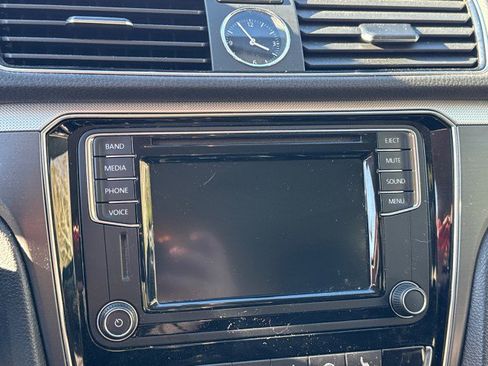 Used 2017 Volkswagen Passat 1.8T R-Line image 24