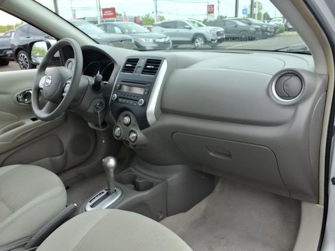 Used 2014 Nissan Versa SV w/ Convenience Package FWD image 11