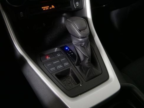 Used 2020 Toyota RAV4 LE w/ All Weather Liner Package AWD/4WD image 21