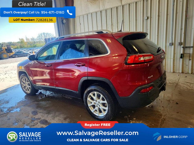 Used 2017 Jeep Cherokee Latitude w/ Cold Weather Group AWD/4WD image 3