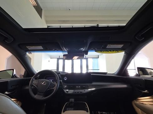 Used 2023 Lexus LS 500 w/ Accessory Package (Z1) RWD image 19