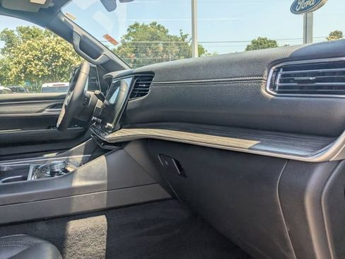Used 2024 Jeep Wagoneer L Series II w/ Flexible Seating Group AWD/4WD image 40