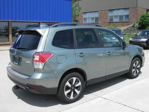 Used 2017 Subaru Forester 2.5i Premium AWD/4WD image 5