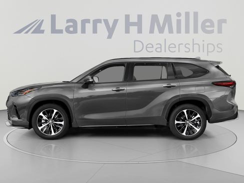 Used 2022 Toyota Highlander XSE w/ Protection Package #3 (TMS) AWD/4WD image 3