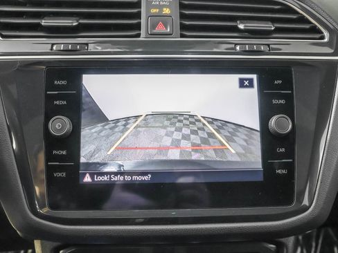 Used 2022 Volkswagen Tiguan SE R-Line image 7