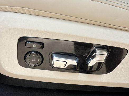 Used 2025 BMW X7 M60i AWD/4WD image 13