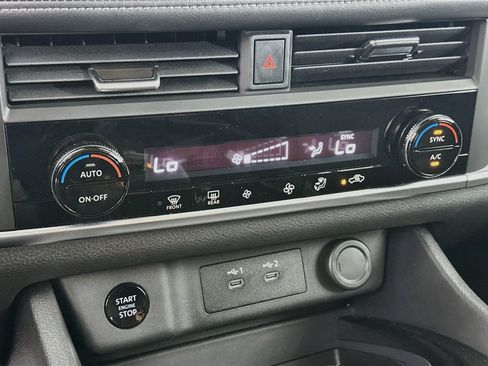 Used 2024 Nissan Rogue SV FWD image 23