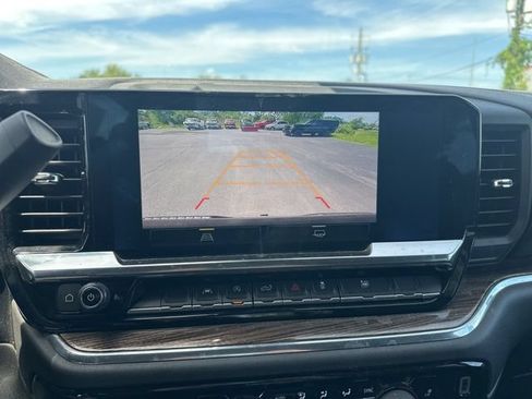 Used 2023 Chevrolet Silverado 1500 LT AWD/4WD image 4