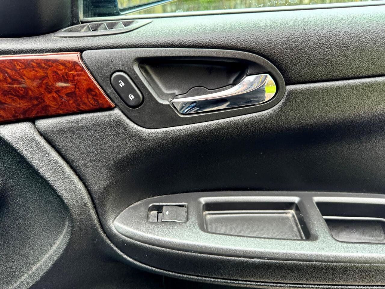 Used 2011 Chevrolet Impala LT FWD image 31