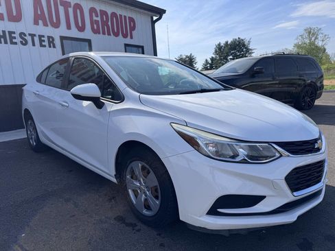 Used 2018 Chevrolet Cruze LS image 4