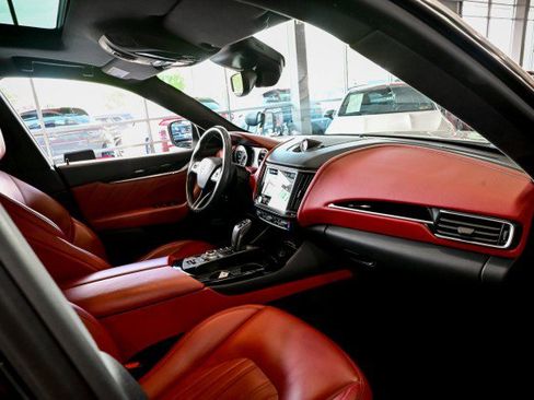 Used 2023 Maserati Levante GT AWD/4WD image 25